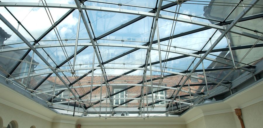 Vitrage de toiture hôpital historique rénové– Toitures en verre