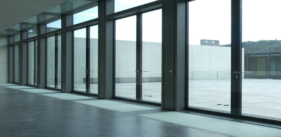 Portes pivotantes entièrement en verre Uni Bressanone – portes battantes
