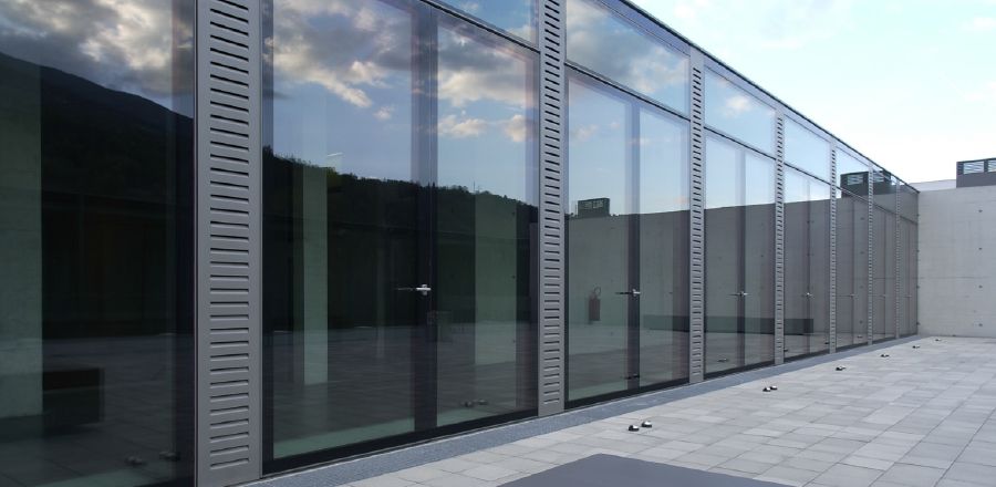 all-glass insulating door Bressanone – pivoted door
