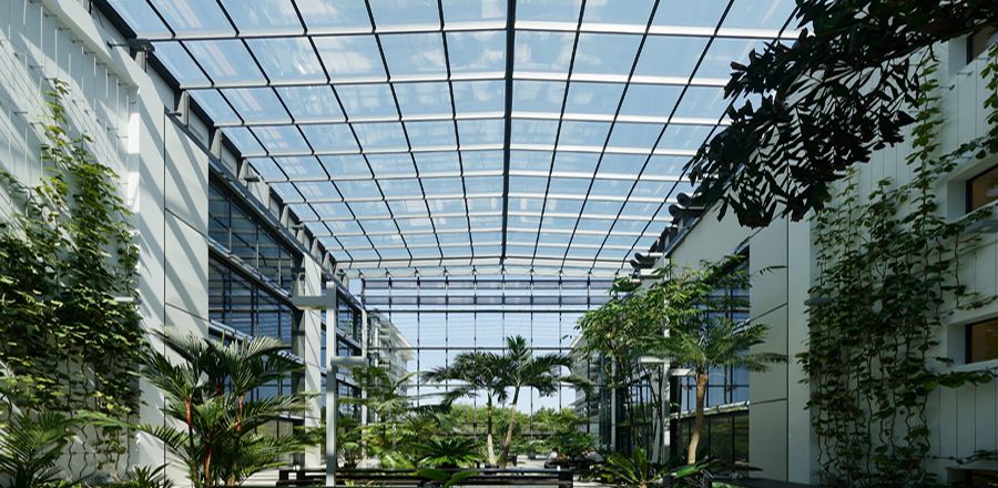 bewegliche Dachglaskonstruktion Baader Bank 1 – öffenbare Glasdächer