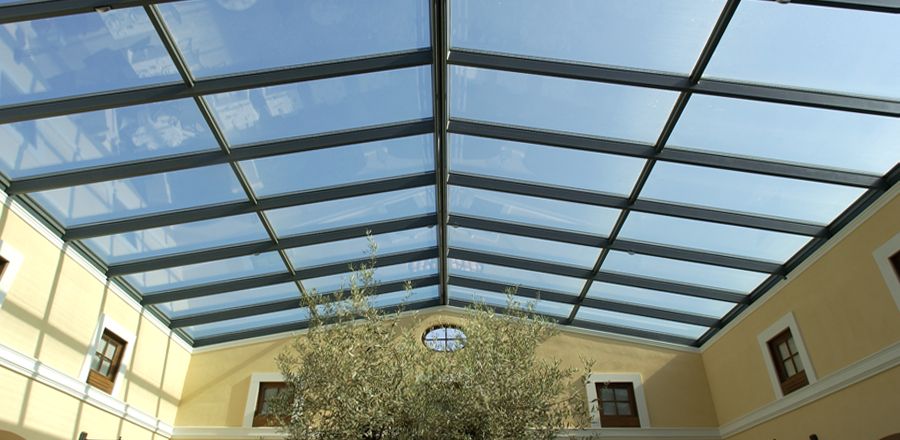 openable steel and glass roof structure hotel 1 – öffenbare Glasdächer Openable glass roofs