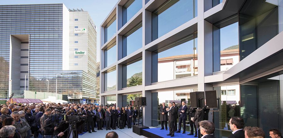 Opening ceremony infront of FRENER REIFER facade - Südtiroler Volksbank