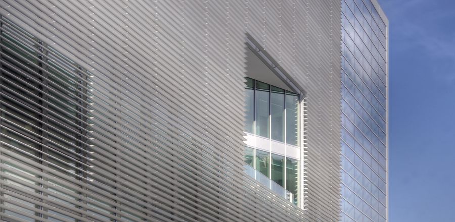 facciata ad elementi di alluminio – Sistemi di protezione solare