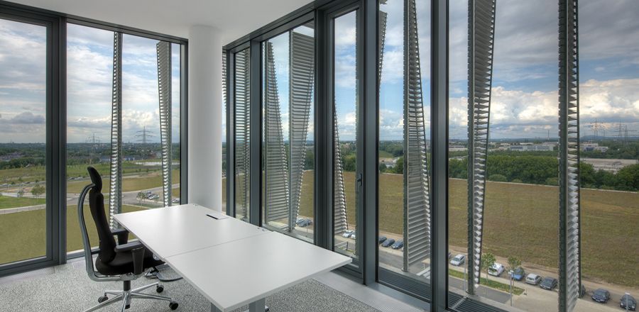 ThyssenKrupp facciata principale come elemento in alluminio – Sistemi di protezione solare