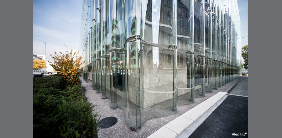 FRENER &amp; REIFER front-mounted undulating glass facade