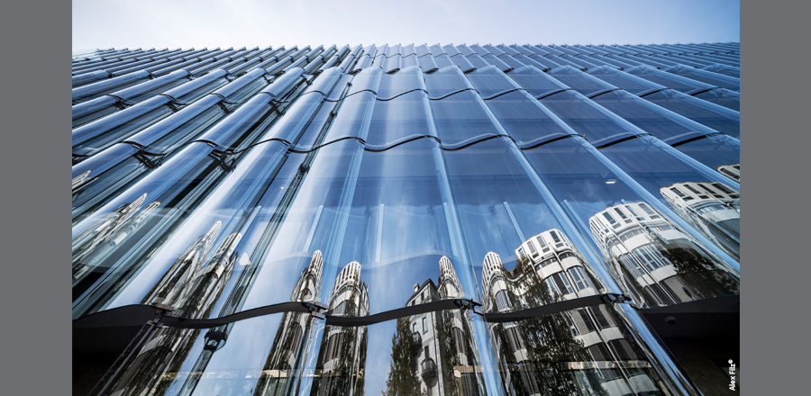 6475 m² front-mounted undulating FRENER &amp; REIFER glass facade