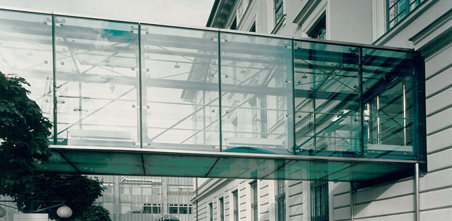 Glazed connecting corridor, Glasbrücke