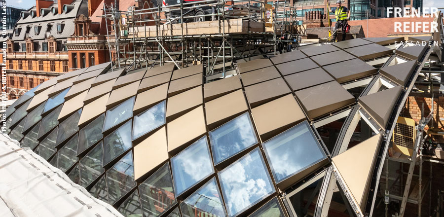 Remplissage couleur bronze en tôle anodisée et verre – Devonshire House-Frener-Reifer