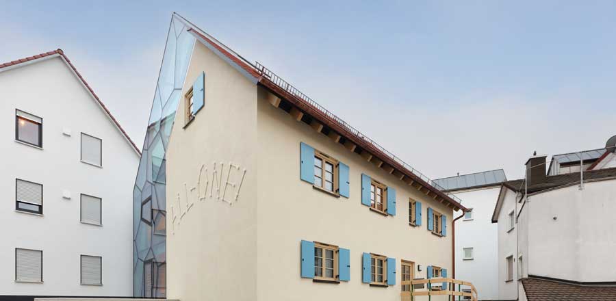 DR. BRONNER’S HAUS