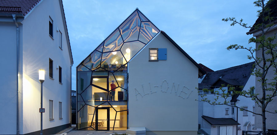 DR. BRONNER’S HAUS