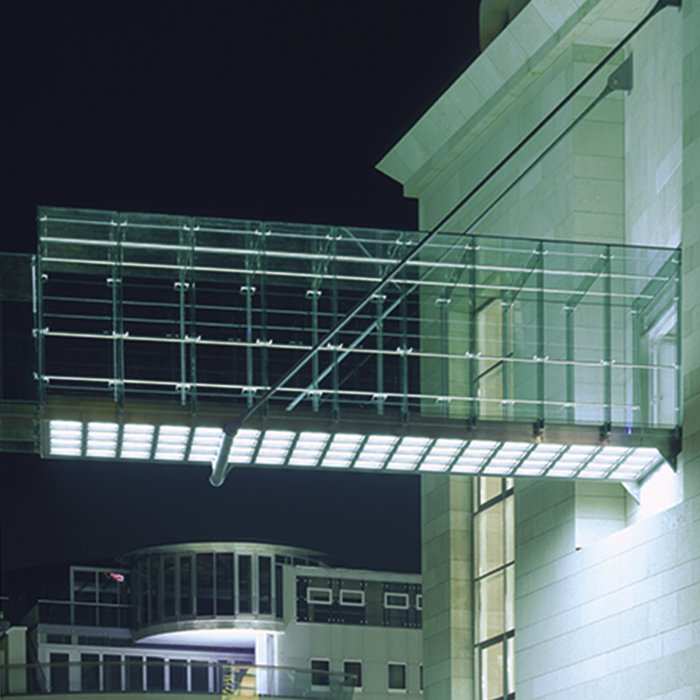 Sporthaus Karstadt, Glasbrücke