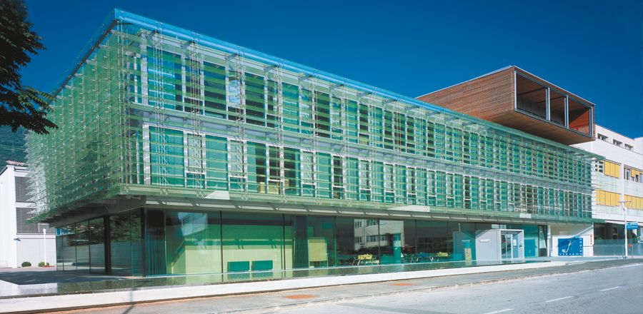 Bâtiment administratif, Italie, Bozen, De man de, Façades en verre