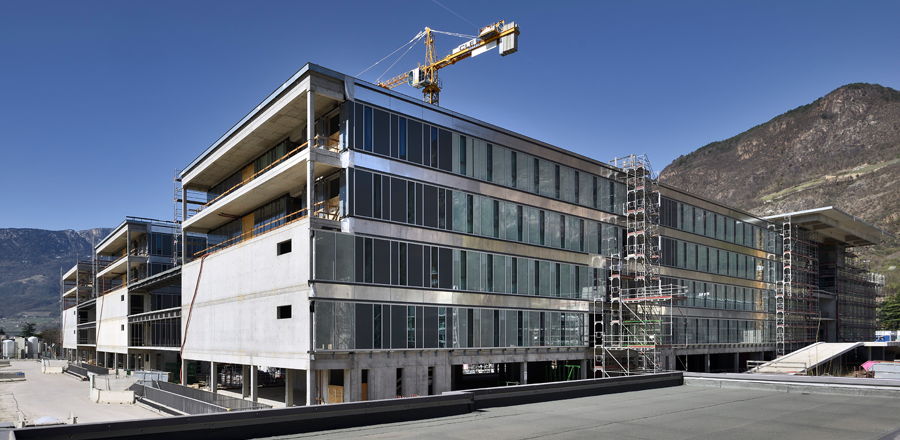 Krankenhaus Bozen mit Frener &amp; Reifer  12 – suedfassade-erweiterungsbau