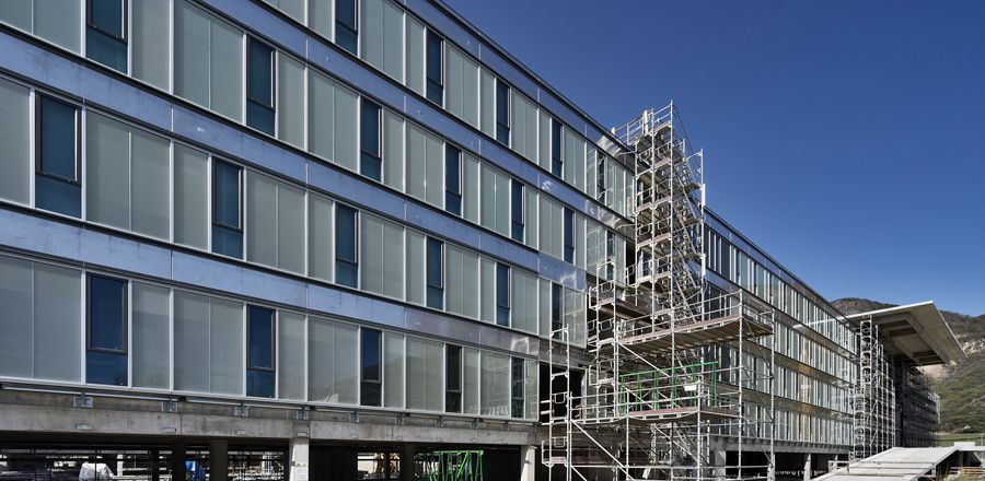 Bolzano hospital with Frener &amp; Reifer  13 – installation-of-the-windows
