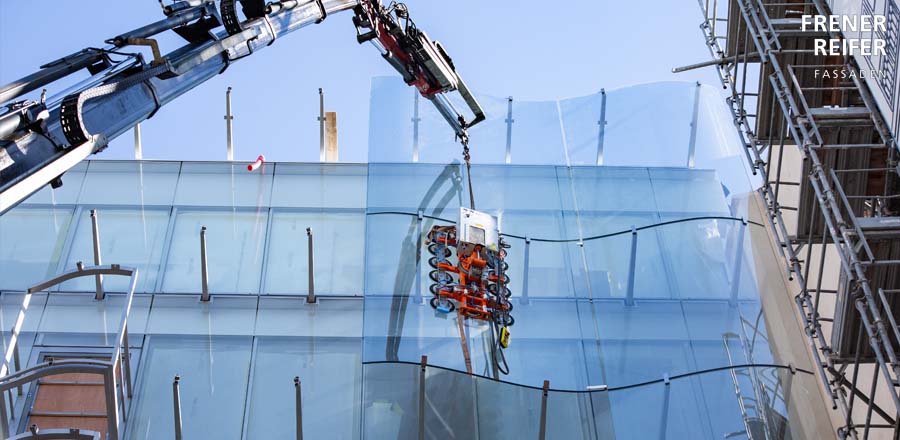 Installation undulating glass façade 08 - Samaritaine Paris - FRENER &amp; REIFER