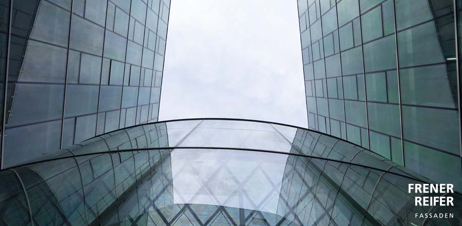 Installation undulating glass façade 08 - Samaritaine Paris - FRENER &amp; REIFER