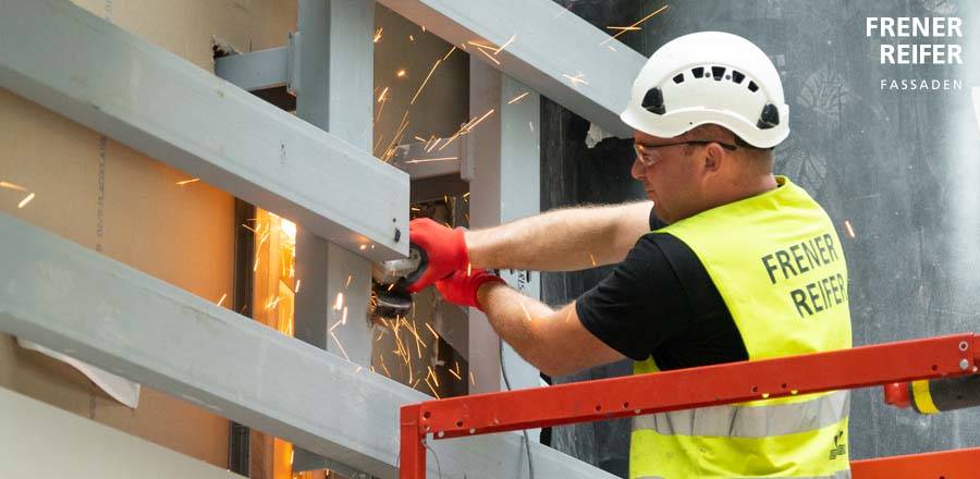 Installation undulating glass façade 08 - Samaritaine Paris - FRENER &amp; REIFER