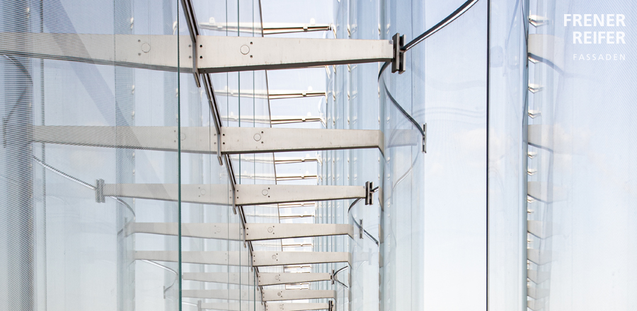 Installation undulating glass façade 02 - Samaritaine Paris - FRENER &amp; REIFER