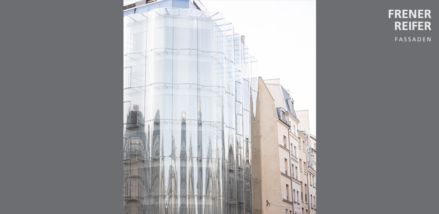 Installation undulating glass façade 02 - Samaritaine Paris - FRENER &amp; REIFER