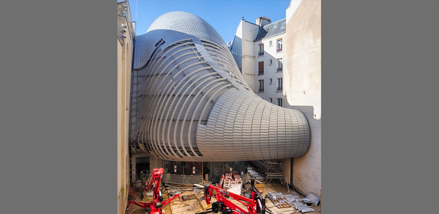 Medaille für die Fassade – Fondation Pathe