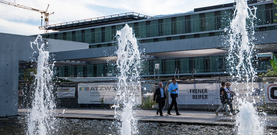 Krankenhaus Bozen mit FRENER &amp; REIFER – Präsentation und Begutachtung der neuen Fassaden 1.