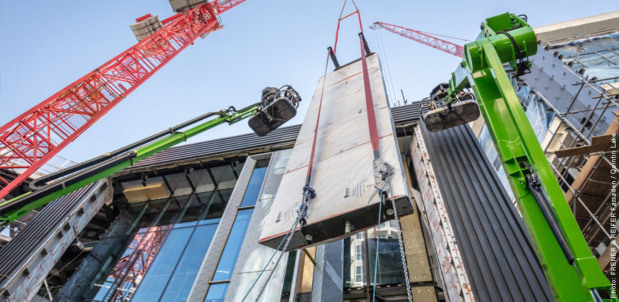 drehbare als auch verfahrbare Fassade