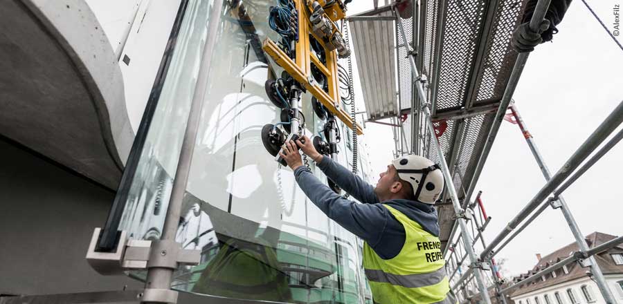 FRENER &amp; REIFER installation of Swiss Re Next glass units